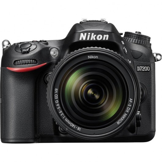 Nikon D7200 + 18 140mm VR
